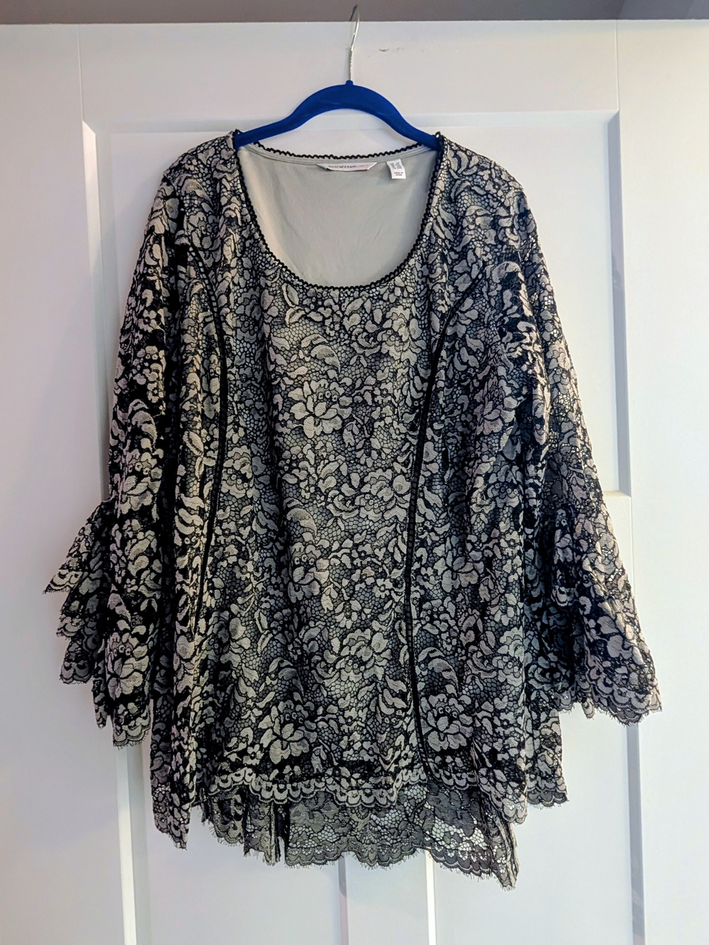 NWOT Isaac Mizrahi Live Lace Bell Sleeve Top - 1X